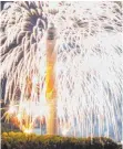  ?? FOTO: PR/RALF GRANER ?? Mit einem gewaltigen Feuerwerk wird die Eröffnung des Testturms gefeiert.