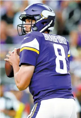  ??  ?? Sam Bradford ahora vestirá los colores de los Cardenales