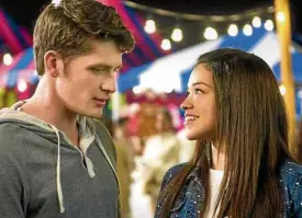  ?? —PHOTO BY THECW ?? Brett Dier (left), whomakes a surprise return in “Jane the Virgin,” and Gina