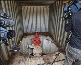  ??  ?? Oil be damned: News cameras at the drilling site near Gatwick