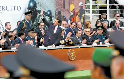  ??  ?? El Presidente encabezó la conmemorac­ión del Día del Ejército.