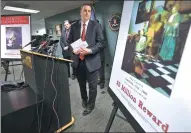  ?? STEVEN SENNE VIA ASSOCIATED PRESS ?? FBI Special Agent Geoff Kelly (center) looks in the direction of a poster that shows a Vermeer painting and lists a reward at FBI headquarte­rs in Boston in March 2013.