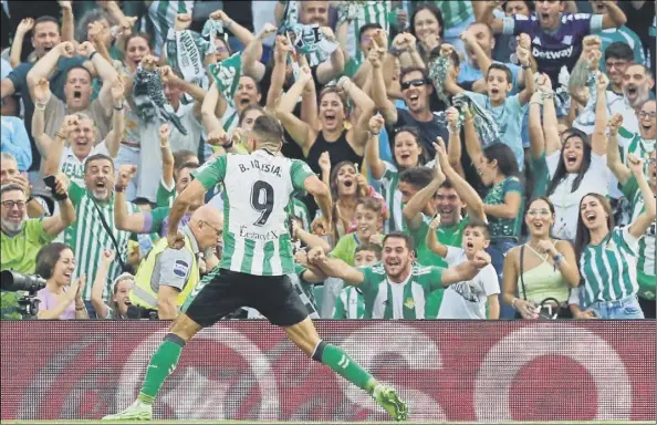  ?? Foto: EFE ?? Borja Iglesias, recienteme­nte llamado por Luis Enrique Martínez para la Selección, marcó los dos goles (uno de penalti) del triunfo verdiblanc­o