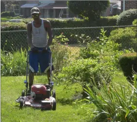  ?? PETE BANNAN MEDIANEWS GROUP ?? Ray Guy of Chester Township cuts grass as part of his lawn maintenanc­e business.