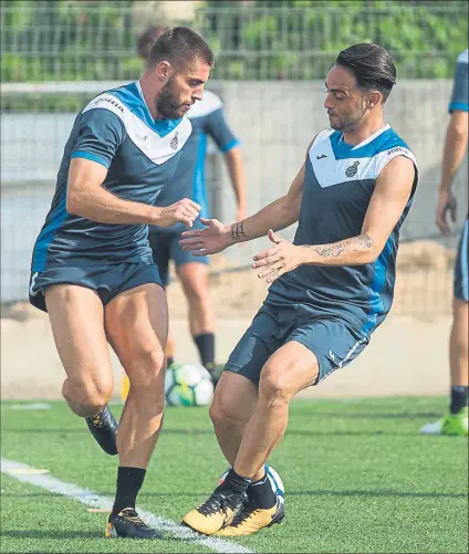  ?? FOTO: PERE PUNTÍ ?? David López y Sergio García El de Sant Cugat ha jugado los tres partidos y el de Bon Pastor, dos