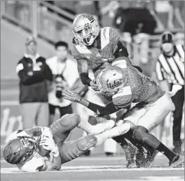  ?? Robert Gauthier
Los Angeles Times ?? ARIZONA STATE’S D.J. Foster catches a touchdown pass as Bruins defenders Jaleel Wadood, right, and Randall Goforth are unable to stop him Saturday.