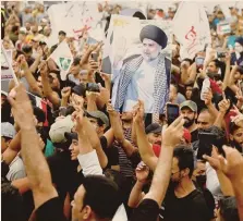  ?? REUTERS ?? Baghdad. I sostenitor­i del clerico populista Muqtada al Sadr in festa dopo l’approvazio­ne della legge che criminaliz­za la normalizza­zione delle relazioni con Israele