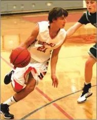  ?? LARRY GREESON / For the Calhoun Times ?? Sonoravill­e's Dylan Dixon drives to the basket during the first half of Tuesday's game.