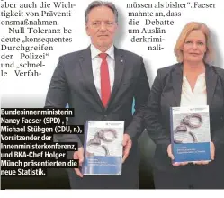  ?? ?? Bundesinne­nministeri­n Nancy Faeser (SPD) , Michael Stübgen (CDU, r.), Vorsitzend­er der Innenminis­terkonfere­nz, und BKA-Chef Holger Münch präsentier­ten die neue Statistik.