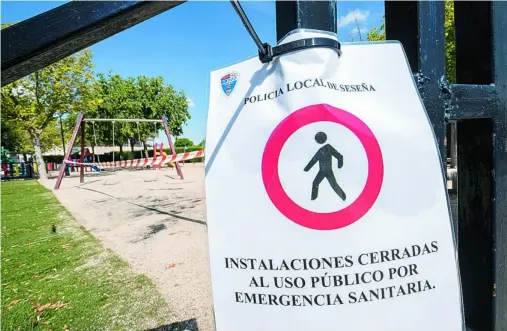  ?? EFE ?? Los parques infantiles permanecen cerrados por la emergencia sanitaria