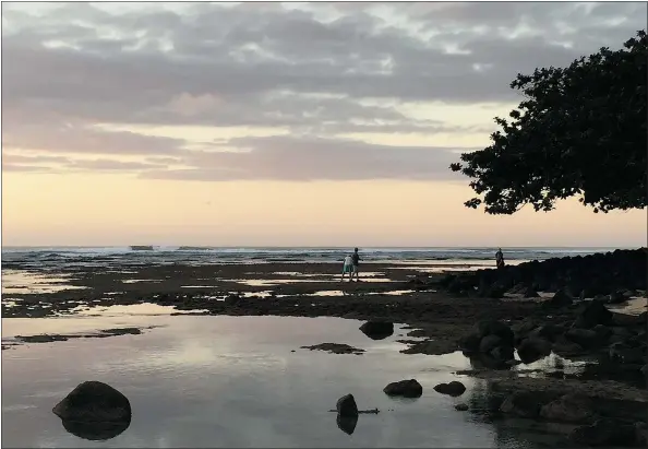  ?? PHOTOS: JANE MUNDY ?? Sunsets enhance the stellar views of Hanalei Bay at the recently renovated St. Regis Princevill­e Resort.