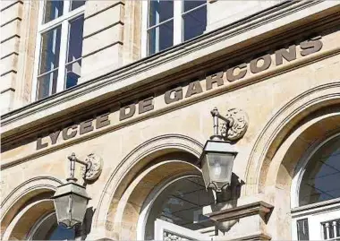  ?? ?? Das Lycée de Garçons in Esch hat in der Energiekri­se mit alten Heizkörper­n zu tun – alles andere als günstig.