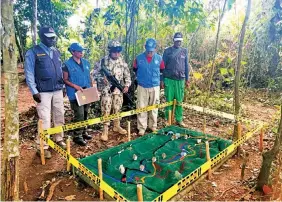  ??  ?? En un día normal en el campamento, los observador­es realizaban actividade­s de monitoreo, verificaci­ón y patrullaje­s, además de participar en actividade­s recreativa­s.