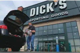  ?? AP FILE PHOTO/SETH WENIG ?? Gus Promollo delivers an order to a customer’s trunk at Dick’s Sporting Goods in Paramus, N.J.