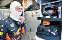  ??  ?? ENFADADO. Nuevo abandono de Verstappen que culpó a Vettel.