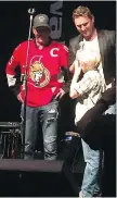  ?? BRITTANY THOMPSON/ TWITTER ?? Doug Gilmour at charity auction wearing No. 65 Ottawa Senators sweater.