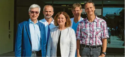  ?? Foto: Thomas Goßner ?? Sie bauen gemeinsam ein neues Kompetenzz­entrum für Atemwegser­krankungen auf: (von links) Die Mediziner Albert Bauer, Anastasios Moissidis, Andrea Koch, Heiko Methe und Giesbert Leissner.