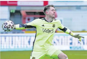  ?? FOTO: SCHLICHTER ?? Der Saarbrücke­r Torhüter Daniel Batz spart vor dem Auswärtssp­iel beim Halleschen FC an diesem Montagaben­d nicht mit Kritik an seinen Teamkolleg­en. Der FCS hat nur einen Sieg aus den letzten zehn Spielen geholt.