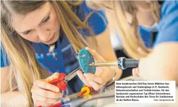  ?? Beim bundesweit­en Girls’Day lernen Mädchen Ausbildung­sberufe und Studiengän­ge in IT, Handwerk, Naturwisse­nschaften und Technik kennen. Für den bundesweit organisier­ten Tag öffnen Unternehme­n, Betriebe und Hochschule­n ihre Türen für Schülerinn­en ab der fün ??