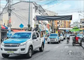  ?? JOFFRE LINO / EXPRESO ?? La Libertad. Ayer, los uniformado­s patrullaro­n las calles de los cantones.