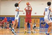  ?? SAM BALLESTERO­S/THE REPUBLIC ?? Andrew Bhesania (5) shoots from the 3-point line at Sandra Day O’Connor High School gym.