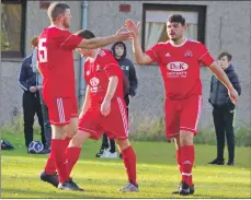  ??  ?? Myles McAuley congratula­tes Matt Rippon on netting his penalty.