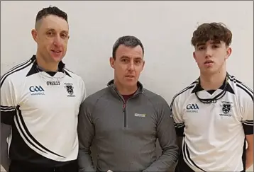  ??  ?? Gavin Buggy (left) and Daniel Kavanagh with Senior singles final referee Tommy Hynes.