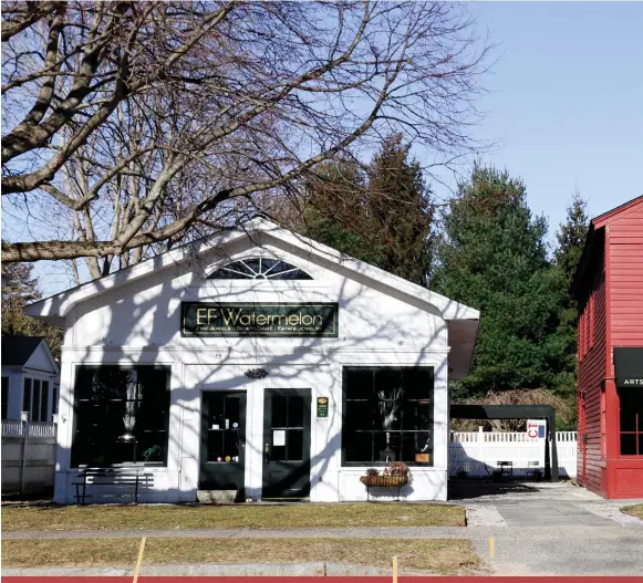  ??  ?? Many businesses on Lyme Street in Old Lyme are housed in old commercial buildings that contribute to the historic character of the neighborho­od.