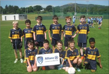  ??  ?? The Newtown NS team ahead of their third and fourth class football blitz.