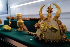  ?? ?? Artefacts: Asante king Otumfuo Osei Tutu II and the repatriate­d Asante gold on display in Ghana