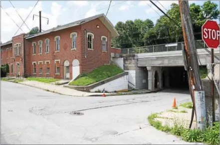  ?? FRAN MAYE – DIGITAL FIRST MEDIA ?? The Coatesvill­e Train Station and the surroundin­g area are set be renovated following approval Monday of the $1.3 million Third Avenue Streetscap­e project.