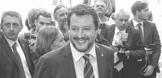  ?? REUTERS ?? El viceprimer ministro Matteo Salvini propone un impuesto de 15% o 20% según el nivel de ingresos de los trabajador­es italianos.