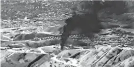  ?? Environmen­tal Defense Fund / AFP / Getty Images ?? This infrared image from the Environmen­tal Defense Fund shows methane gas leaking from the Aliso Canyon facility near Los Angeles’ Porter Ranch suburb.