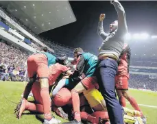  ?? /IMAGO7 ?? Los Lobos BUAP festejaron un gol de ‘Maza’ Rodríguez para ganar en el Estadio Cuauhtémoc de Puebla.