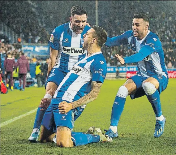  ?? FOTO: ALAVÉS ?? La dupla ofensiva
Lucas Pérez y Joselu mantiene su olfato goleador en esta pretempora­da que está a punto de finalizar