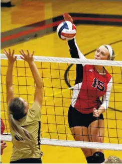  ?? STAFF FILE PHOTO BY DOUG STRICKLAND ?? Signal Mountain’s Olivia Powers spikes the ball toward Upperman’s Sydney Haggard during their Region championsh­ip 4-AA volleyball match at Signal Mountain on Tuesday. The hosts won 3-0.