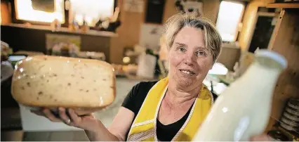  ?? RP-FOTO: RALPH MATZERATH ?? Heike Schlieper arbeitet im gleichnami­gen Hofladen mit eigener Milch und stellt Käse her.