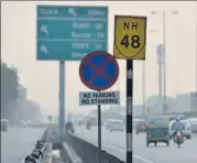  ?? HT FILE ?? The situation in Gurugram is often compared with that of New Delhi where proper signage serves to discipline motorists.