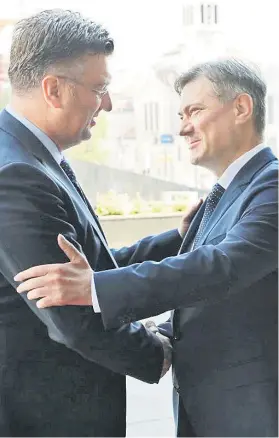  ??  ?? Premijeri Plenković i Zvizdić bili su vrlo optimistič­ni nakon sjednice