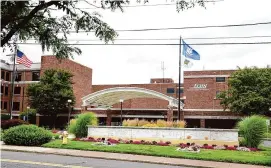  ?? Jim Michaud/Hearst Connecticu­t Media ?? Connecticu­t’s Office of Health Strategy has approved an agreement for Yale New Haven Health to purchase three Connecticu­t hospitals from Prospect Medical, including Rockville General and Manchester Memorial hospitals, as well as Waterbury Hospital. Above is Manchester Memorial Hospital.