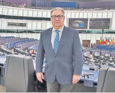  ?? MERCEDES SALAS ?? El eurodiputa­do del PP Juan Ignacio Zoido, en el salón de plenos del Parlamento Europeo.