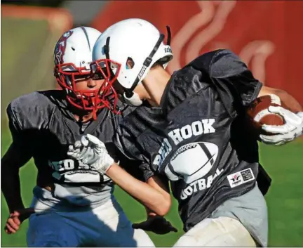  ?? PHOTOS BY TANIA BARRICKLO — DAILY FREEMAN ?? Red Hook High’s Anthony Abbatiello runs the ball against Chris Ruscillo during a recent practice session.