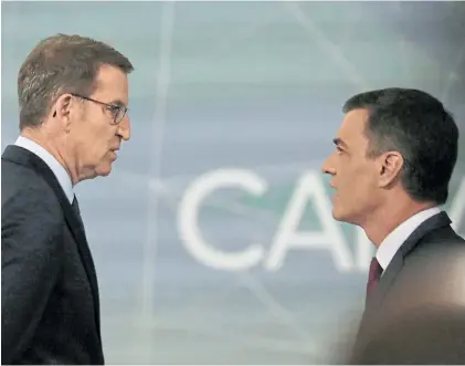  ?? C.DELUCA ?? Enfrentado­s.El líder de la oposición, Alberto Núñez Feijóo, y el jefe de gobierno, Pedro Sánchez.