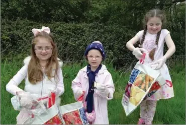  ??  ?? Eve, Holly and Saoirse Kinsella getting ready to take part in the children’s ‘My 2K Tidy Up’ competitio­n being run by Gorey Kilmuckrid­ge Municipal District, in conjunctio­n with LoveGorey.