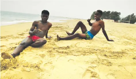  ?? EDIÇÕES NOVEMBRO ?? Praias de Moçâmedes, Tômbwa e Lucira ainda sem o número de banhistas que se registava antes da interdição devido à Covid-19