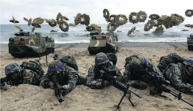  ?? CHUNG SUNG-JUN / GETTY IMAGES / FILES ?? South Korean marines participat­e in a landing operation with U.S. soldiers in April 2017 in Pohang, South Korea. At the U.S. military command in South Korea, officials reacted with uncertaint­y to the suspension of joint military exercises on the Korean...