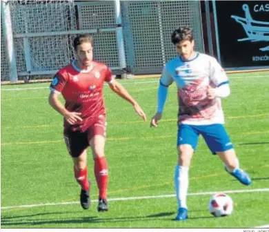  ?? MIGUEL JAÍMEZ ?? El jugador del Loja Lolo Armario en el encuentro de ayer disputado en el Rincón de la Victoria.