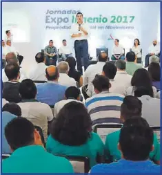  ??  ?? El gobernador exhortó a los estudiante­s a asumir como un reto personal su preparació­n a ser los mejores