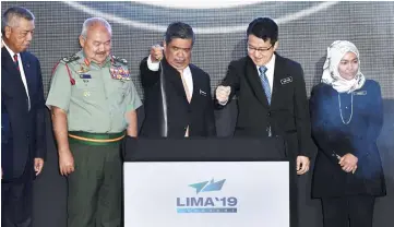  ?? — Bernama photo ?? Mohamad Sabu (centre) launches LIMA’ 19 with his deputy Liew Chin Tong (second right) at Wisma Perwira ATM.