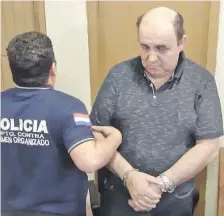  ??  ?? Alberto Ramón Orella Notario, director del penal esteño, quien fue detenido y trasladado al departamen­to de San Pedro.